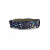 Dog collar in Barklin Eighties Sugar pattern, standard 2.5 cm width, shown in front arc view with visible ECONABLE buckle, stitched edges, and clean product structure.