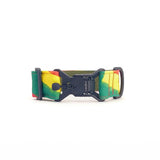 Széles kutyanyakörv 4 cm Rhythm mintával, mágneses Fidlock csattal, a záródási mechanizmust mutatva