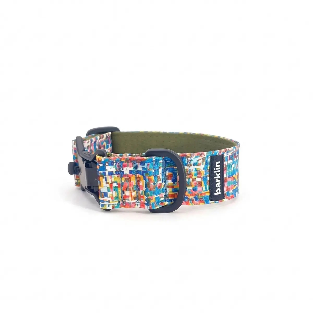 Széles kutyanyakörv 4 cm Glitch mintával, a teljes íves struktúrát és szélességi profilt mutatva